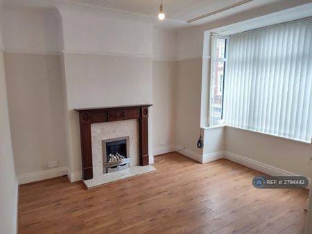 3 bedroom semi-detached house to rent - Photo 2