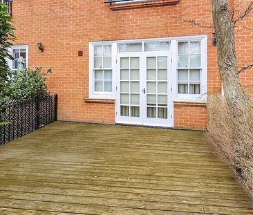 3 bedroom end of terrace house to rent - Photo 1