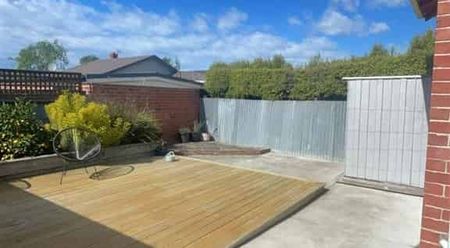 Two bedroom home in Kensington - Photo 3