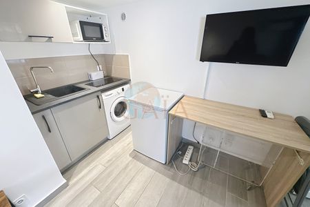 CANNES PALM BEACH BEAU STUDIO A LOUER EN MEUBLE EXCELLENT ET - Photo 3