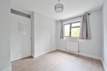 3 bedroom detached house to rent - Photo 2