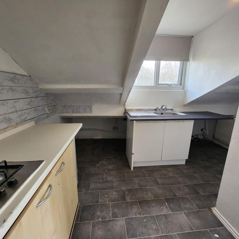 1 bedroom in a house share to rent - Photo 1