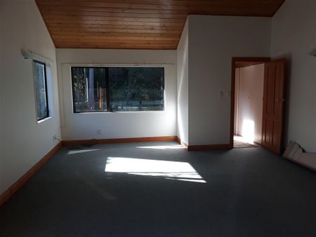 Manakau - 3 Bedrooms - Photo 2