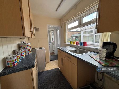 2 bedroom terraced house to rent - Photo 3