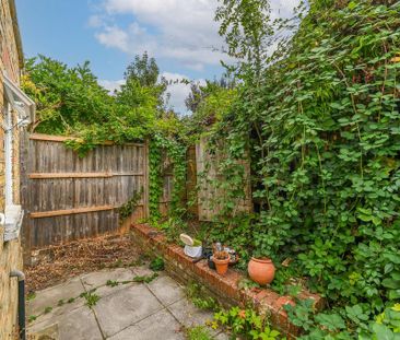 2 bedroom end of terrace house to rent - Photo 4