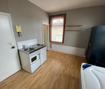 Studio to rent - Photo 5