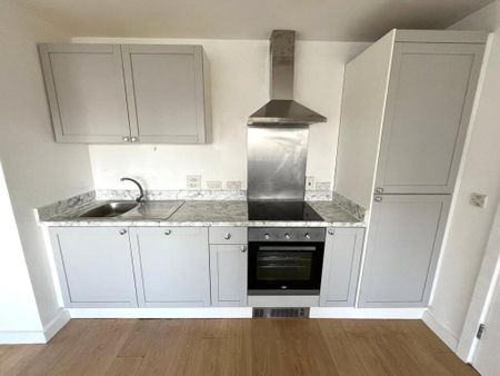 2 Bed Flat, Madison Court, M50 - Photo 3