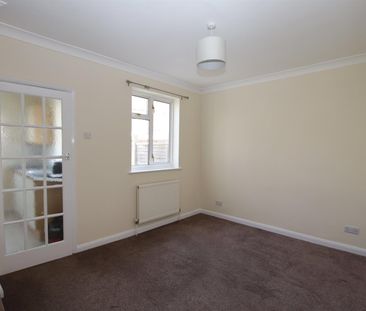 2 bedroom Terraced House to let - Photo 3