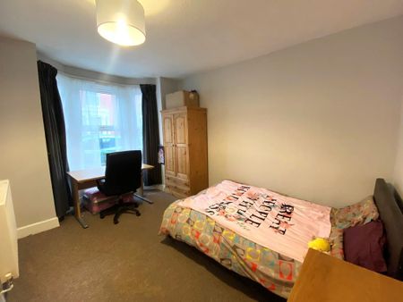 4 bedroom terraced house to rent - Photo 3