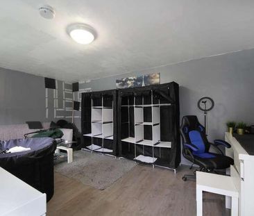 Crowther Avenue, TW8 - Photo 4