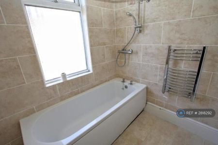 3 bedroom maisonette to rent - Photo 2