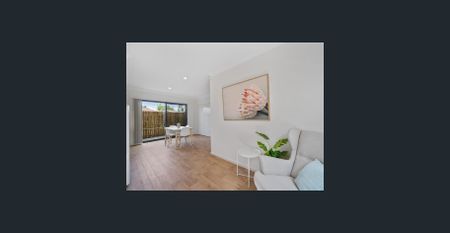 MODERN, FULLY FURNISHED, STUDIO APARTMENT - Photo 2