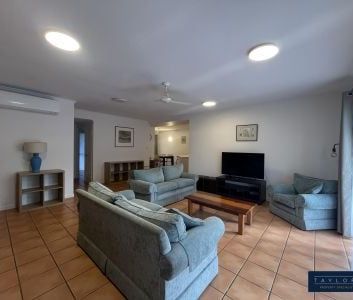 Charming Apartment in Prime Location - Perfect for Easy Living! - Photo 1