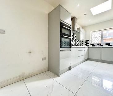 4 Bed Semi-Detached House, Mortlake Road, IG1 - Photo 5