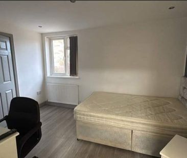 Room in a Shared House, Bristol Road, B29 - Photo 2