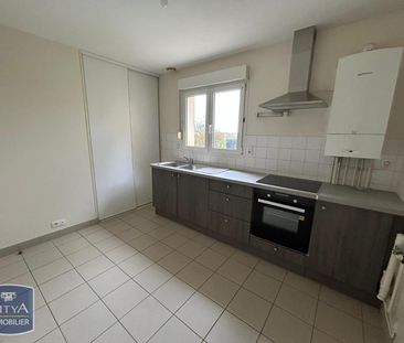 Location Maison 4 pièces 79m² MESLAY DU MAINE 53170 - Photo 6