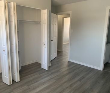 3 Bedrooms - Photo 3