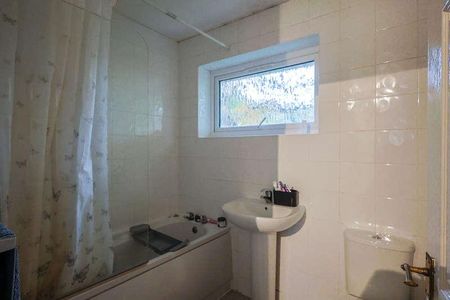 Beech Farm Drive, Macclesfield, SK10 - Photo 2