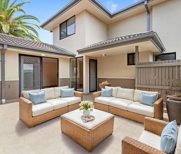 Spacious townhouse with oversized courtyard - Photo 3