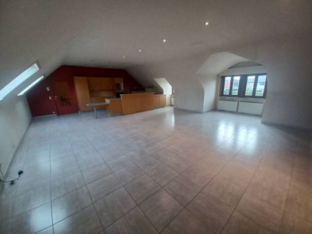 Heel ruim appartement met tuintje en garage te Deurle - Photo 2