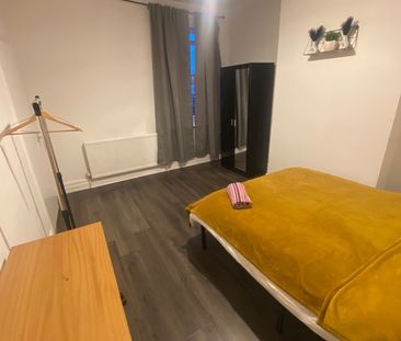 Room in a Shared House, Chester Road, M32 - Photo 6