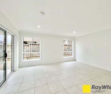 Immaculate Family Home | Convenient Location - Photo 2