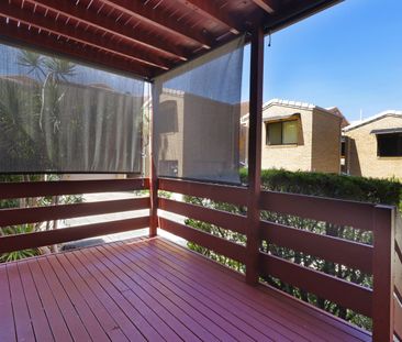 COASTAL TOWNHOUSE LIVING IN SOUGHT-AFTER 'PACIFIC TERRACES' - Photo 6