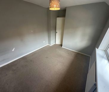 Semi-detached house to rent on - Photo 3