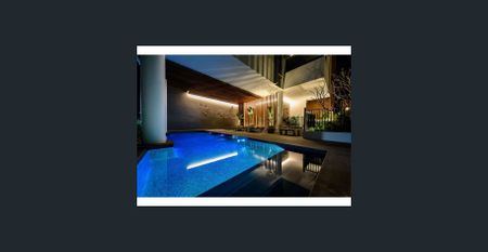 Stunning 1 Bedroom Apartment in Prime West End Location - Photo 2