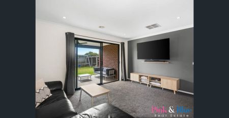 3 Bedroom Modern Family home for Rent! - Photo 3