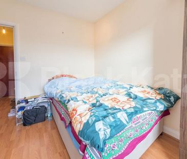 A modern two double bedroom flat set on the top floor of period building - Photo 5