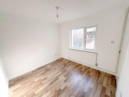 Southend Road, Hockley, SS5 - Photo 2