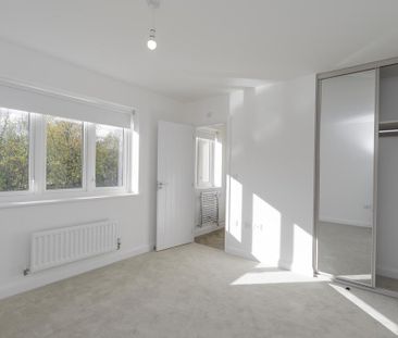 3 bedroom semi-detached house to rent - Photo 5