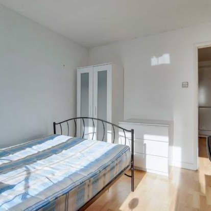2 bedroom property to rent in London - Photo 1