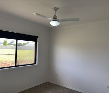 Large, Classy and Family friendly home - Photo 2