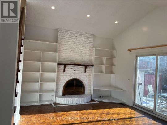 33 INNISBROOK CRESCENT - Photo 1