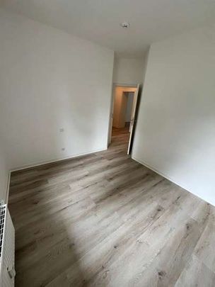 NEUES Laminat / großer Balkon an der Küche / Wanne u.v.m. - Foto 1