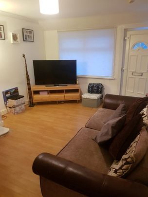 1 Bed Terraced House, Arley Terrace, LS12 - Photo 1