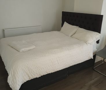 Room in a Shared House, Rochdale Road, M9 - Photo 2