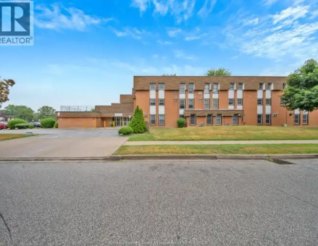 6211 THORNBERRY CRESCENT Unit# 250 | 6211 THORNBERRY CRESCENT Unit# 250, Windsor - Photo 1