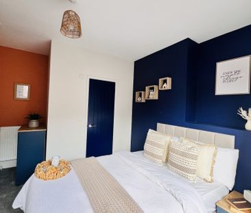 BEDROOM 1- LARGE DOUBLE ENSUITE - Photo 5