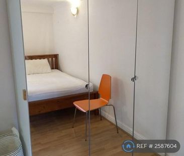 2 bedroom flat to rent - Photo 2