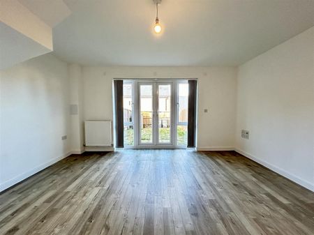 2 Bedroom House - Mid Terrace To Let - Photo 2