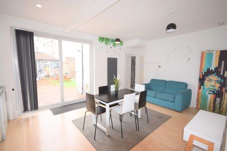 6 Bedroom Student Property - Photo 2