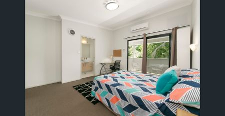 Student/Share Accommodation - Main Bedroom with Ensuite - Photo 3