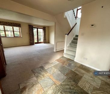 4 bedroom detached house to rent - Photo 3