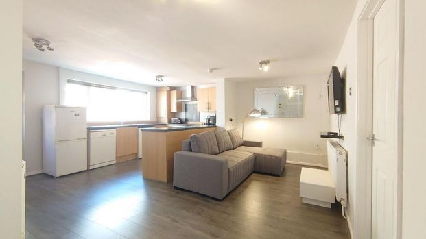 3 bedroom terraced house to rent - Photo 1