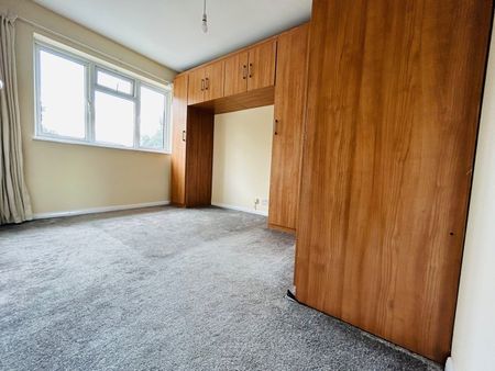 4 Bed Semi-Detached House, Ley Street, IG2 - Photo 5