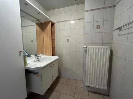 Zeer ruim duplexappartement met 3 slpks en grote garage - Photo 5