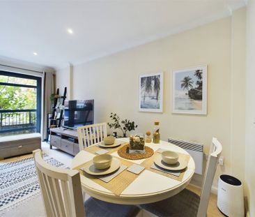 2 bedroom Flat in Kennet Street, Reading - Photo 2